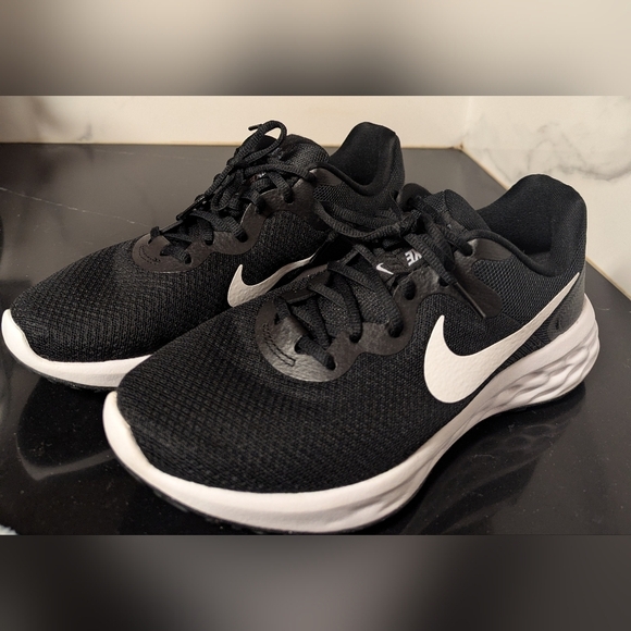 Nike Revolution 6 Next Nature Women's Black/White Running Shoes Size 9.5 W $94.9 - Picture 4 of 9